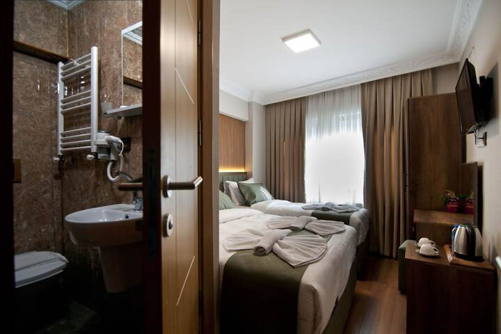 Room 2 of 28