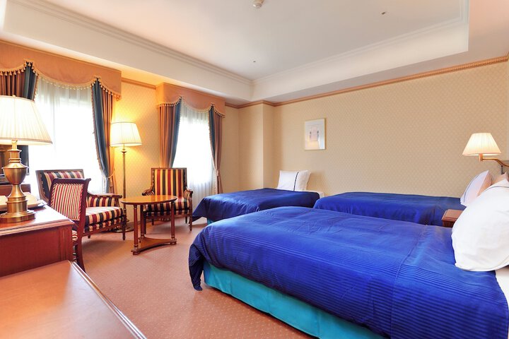 Room 9 of 28