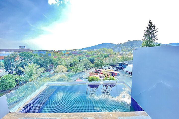 Hotel Pool