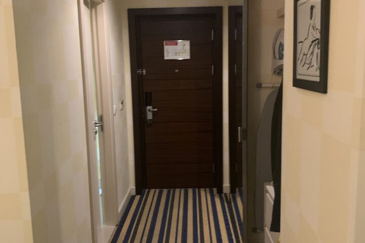 Room 26 of 126