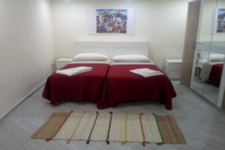 Room 11 of 16
