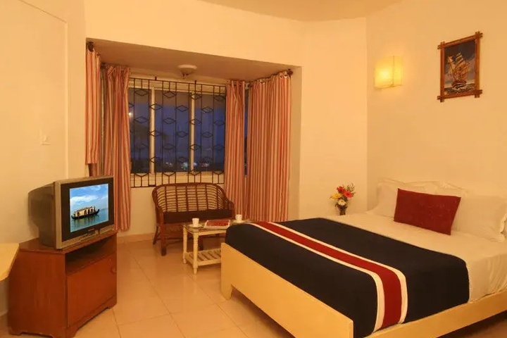 Room 4 of 8