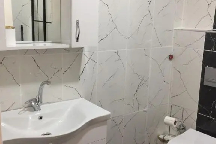 Room 5 of 9