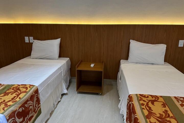 Room 30 of 102