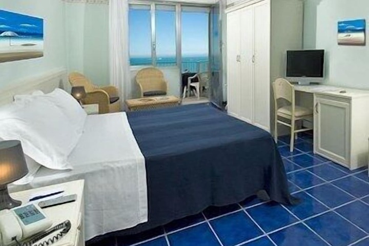 Room 5 of 36