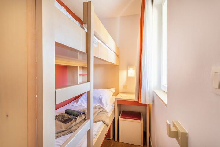 Room 3 of 124