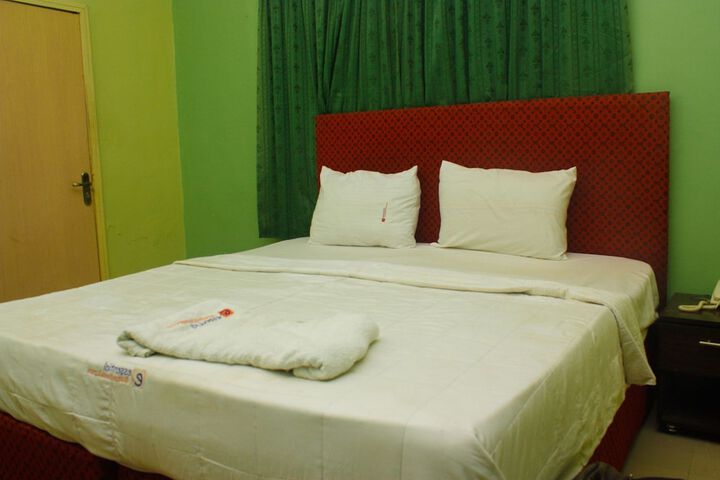 Room 16 of 35
