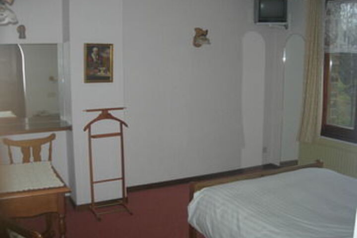 Room 9 of 19