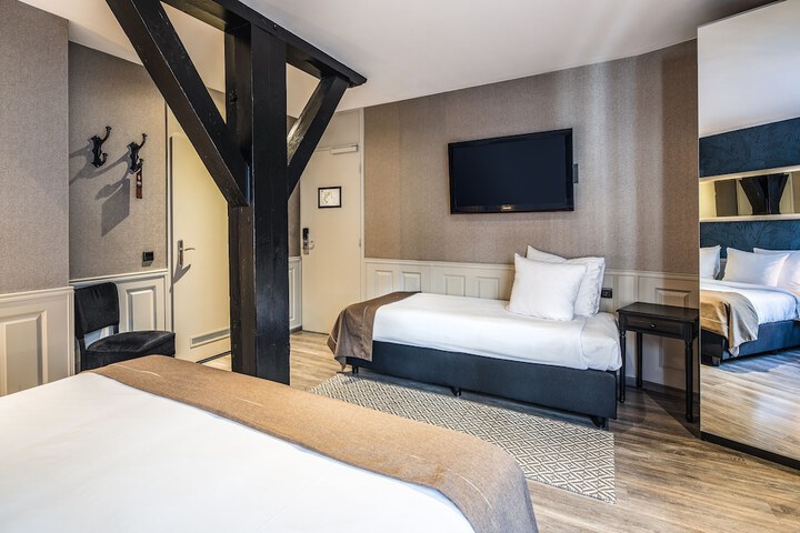 Room 40 of 81
