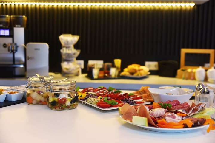 Breakfast/Coffee Service 31 of 44