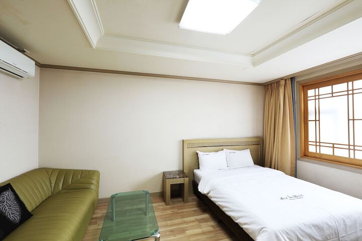 Room 13 of 25