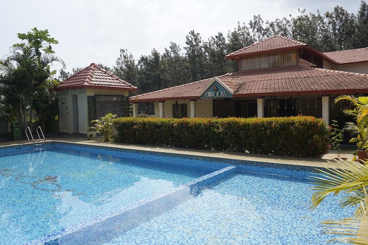 Chirooss Homestays & Resorts