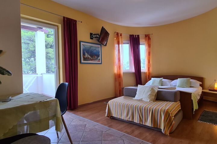 Apartment Nikola in Jelsa