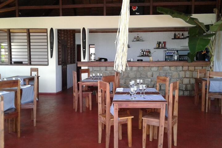 Dining 14 of 42
