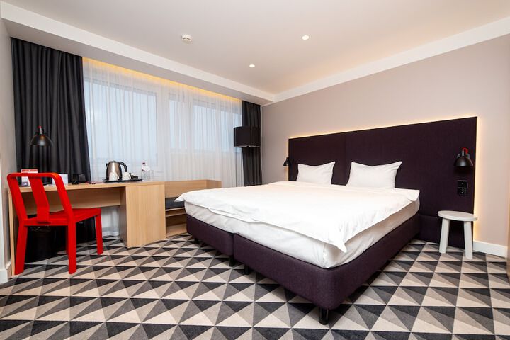 Room 16 of 48