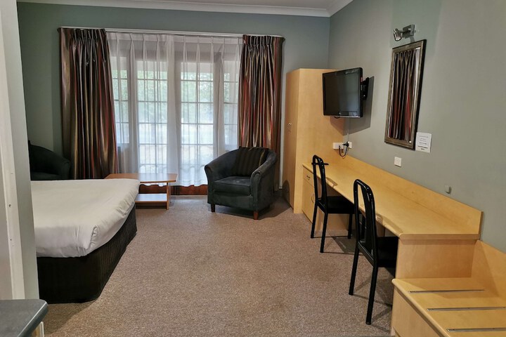 Room 3 of 40