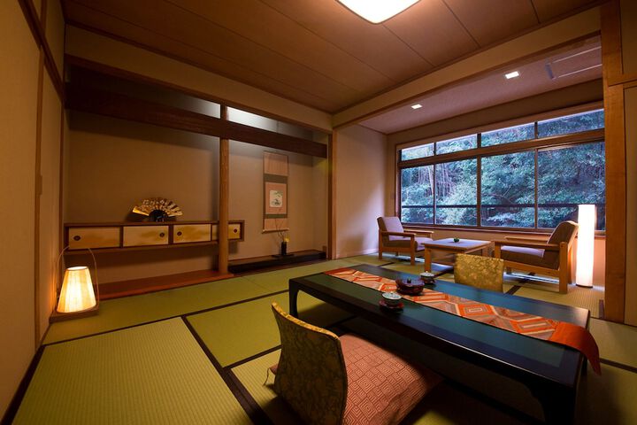 Room 10 of 80