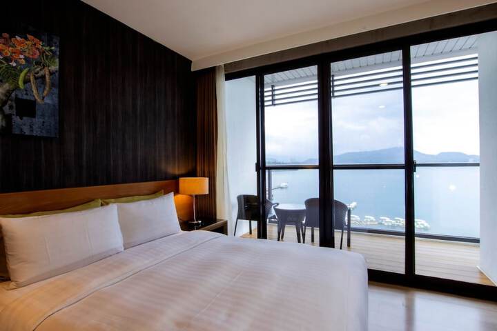 Room 16 of 33