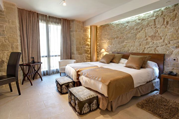 Room 4 of 20