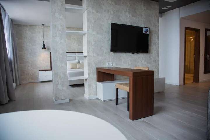 Room 9 of 24