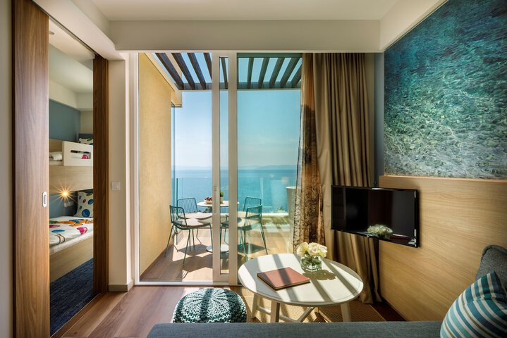 Room 8 of 94