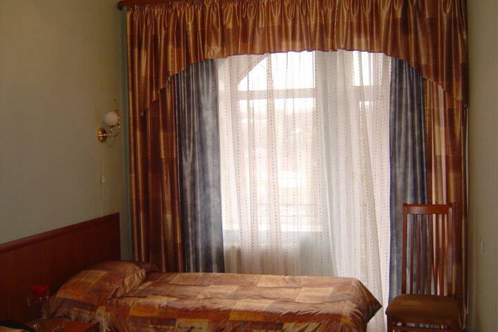 Room 2 of 31