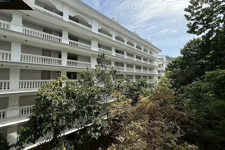 Hotel Exterior 106 of 107