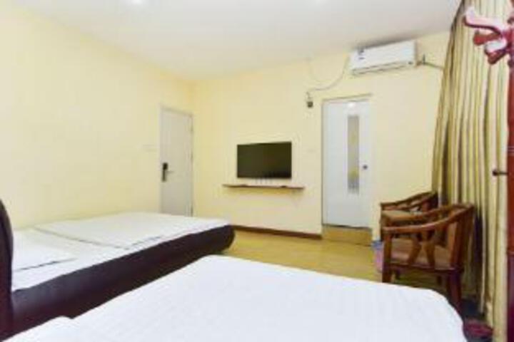 Room 8 of 10