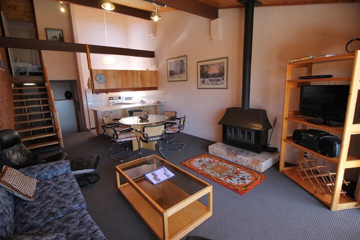 Room 4 of 12
