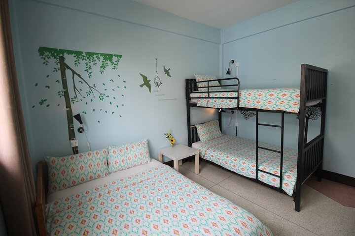 Room 8 of 210
