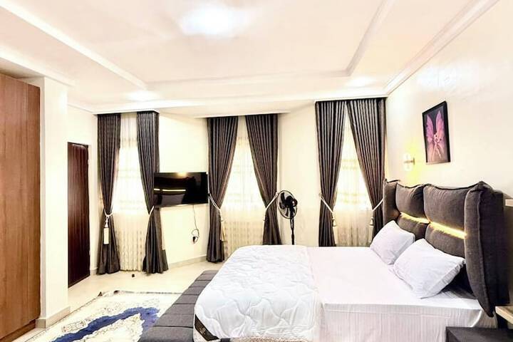 Room 3 of 20