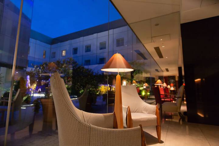 Entrance & Lobby