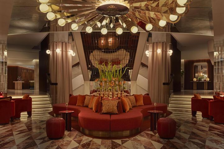 Lounge 127 of 161