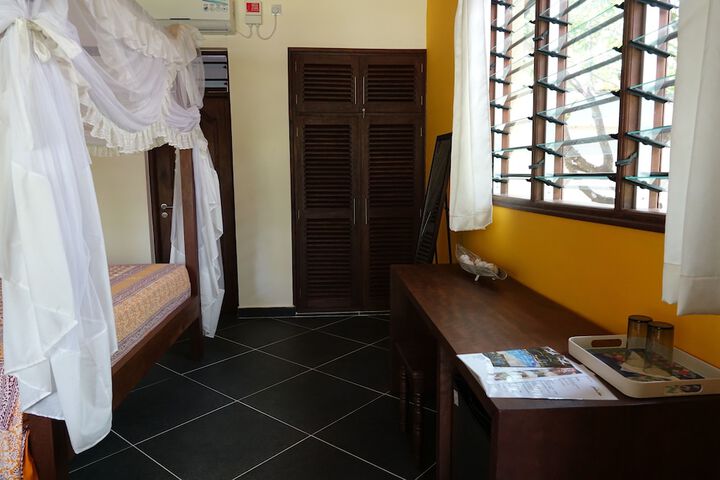 Room 18 of 121