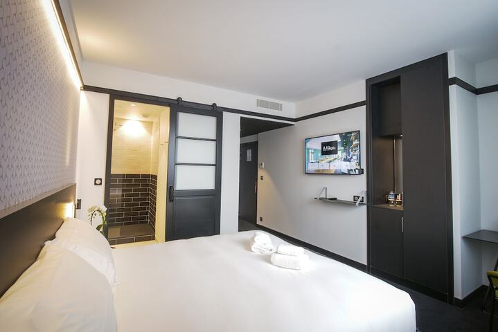 Room 9 of 47