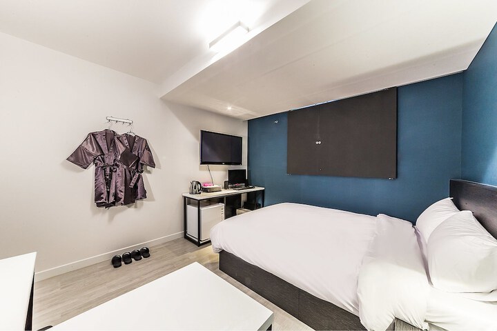 Room 8 of 21