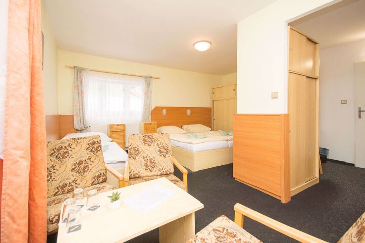 Room 4 of 48