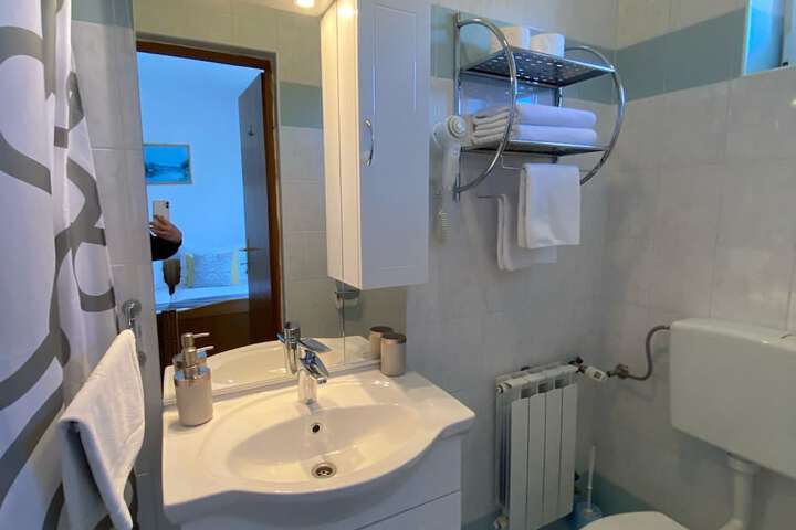 Room 16 of 24