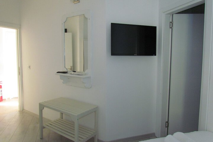 Room 8 of 48