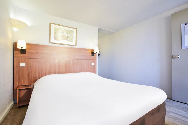 Room 7 of 38