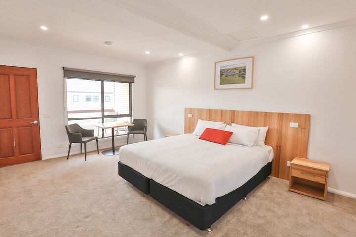 Room 3 of 37