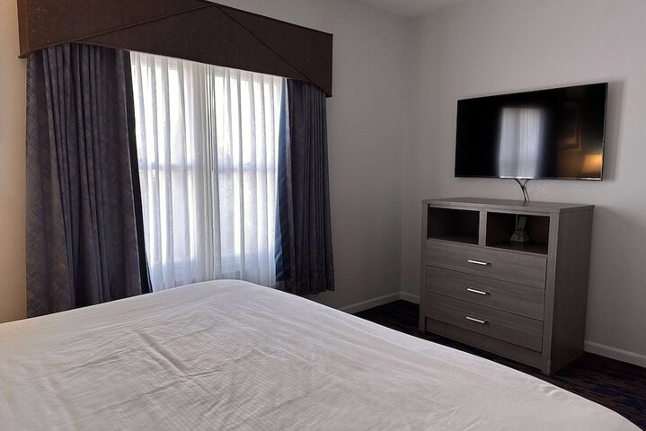 1 King Bed 1 Queen Bed Suite (4 of 19)