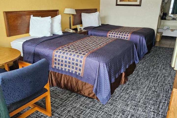 2 Double Beds (1 of 21)