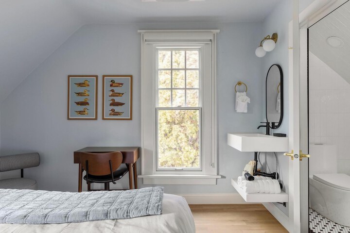 Room 5 of 65