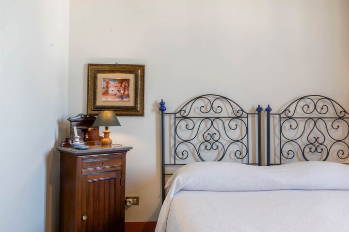 Room 4 of 79