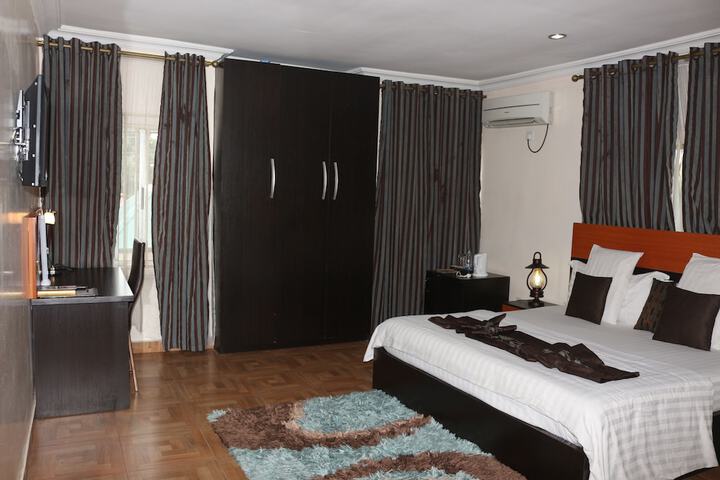 Room 15 of 93