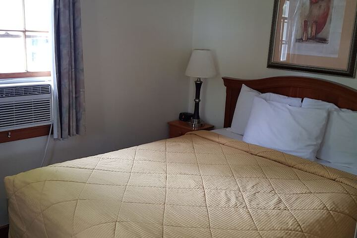Basic 2 Queen Beds River View (1 of 17)