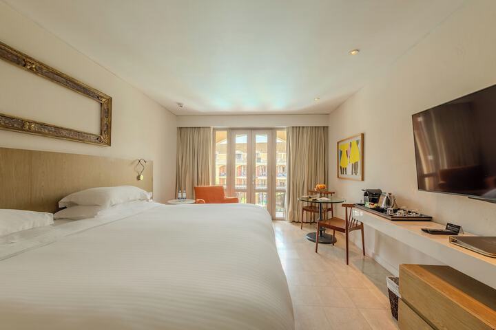 Room 14 of 308
