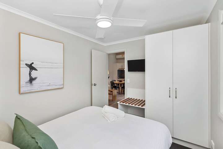 Room 4 of 108