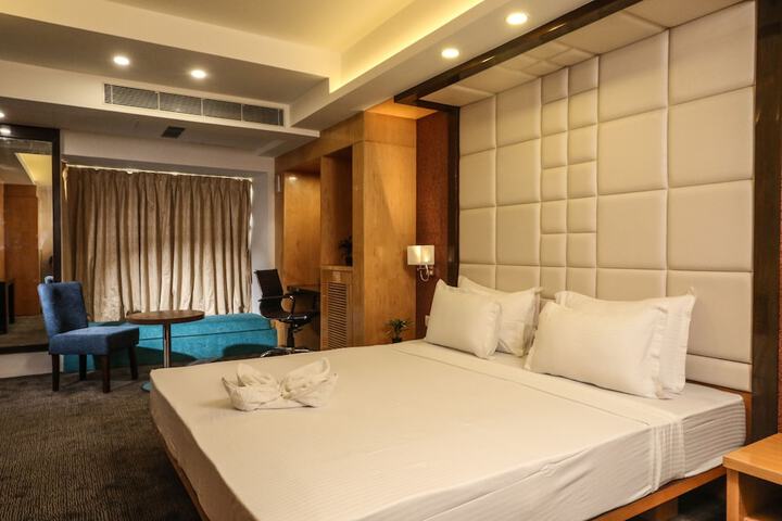 Room 13 of 30